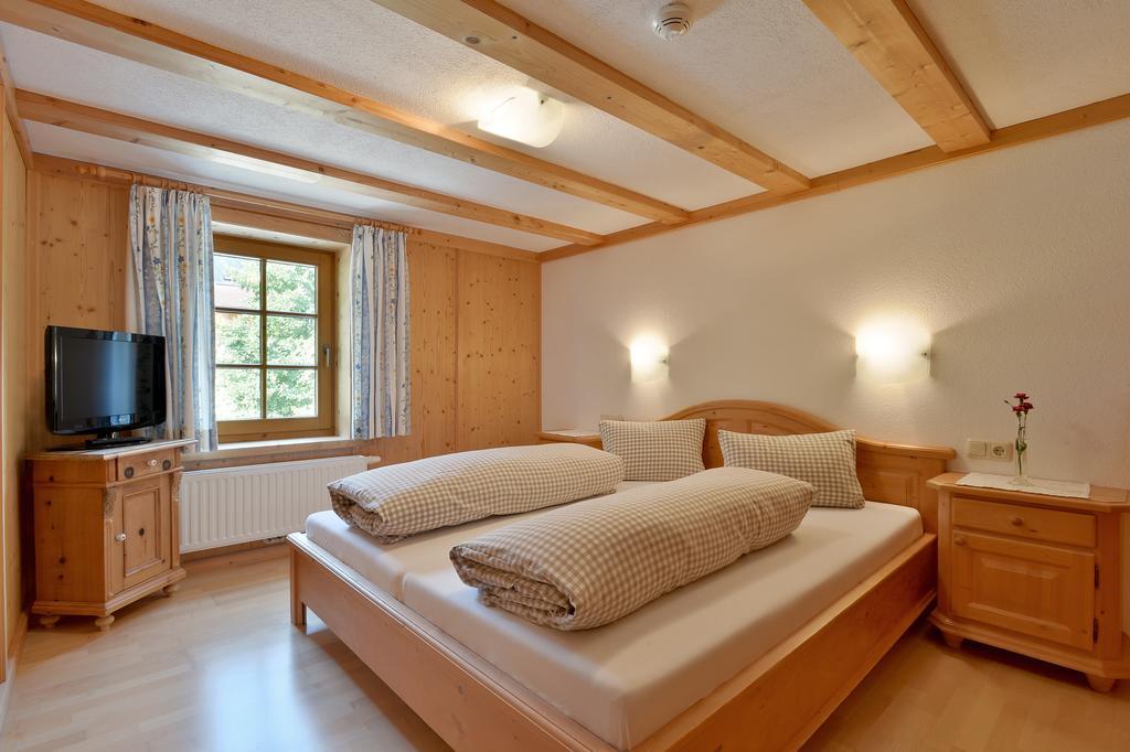 Ferienwohnungen-Gaestehaus Altginzling Værelse billede